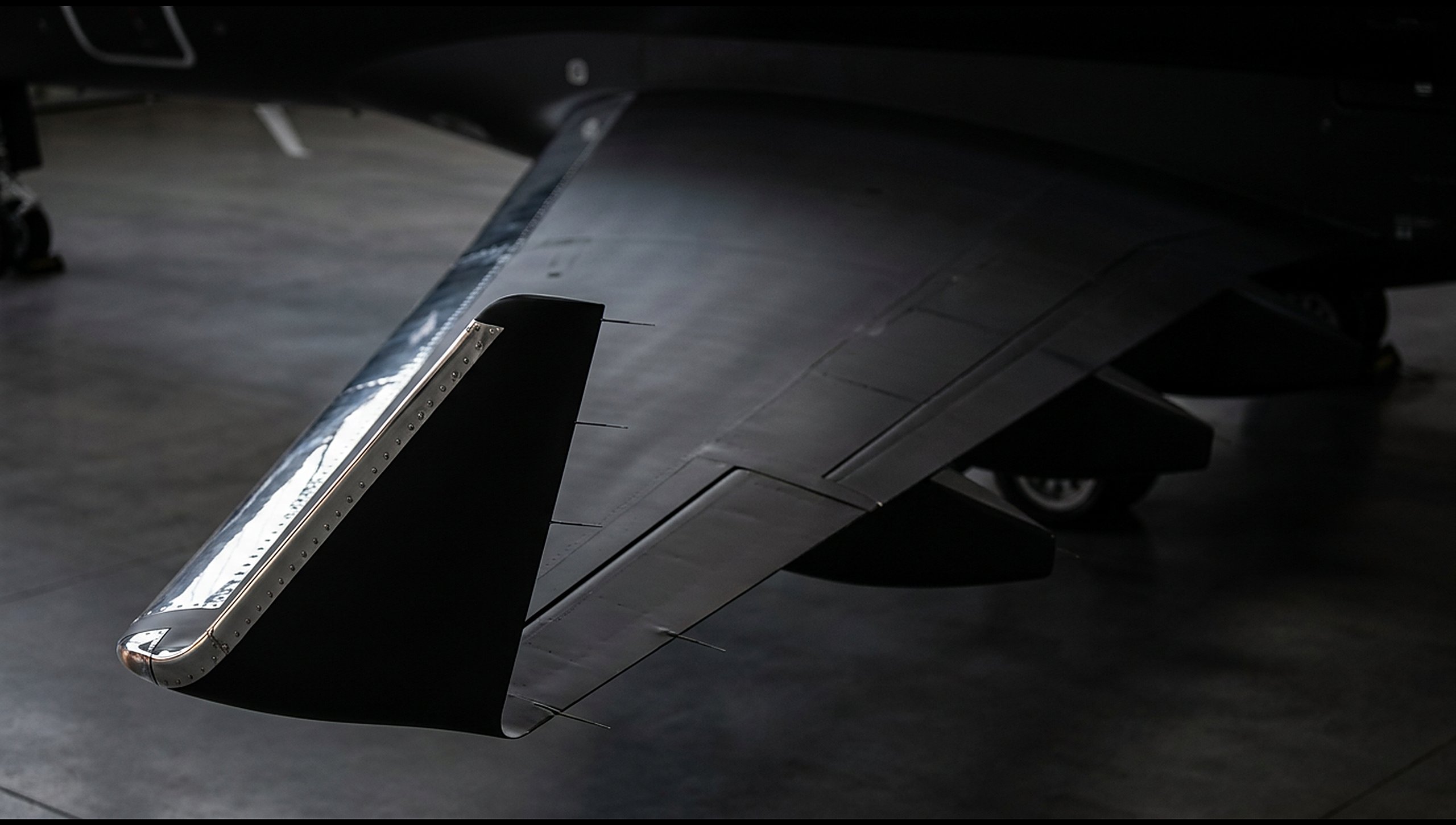 Close-up of a Bombardier Challenger 350 wing and winglet, Jettset Global on-demand private jet charter service
